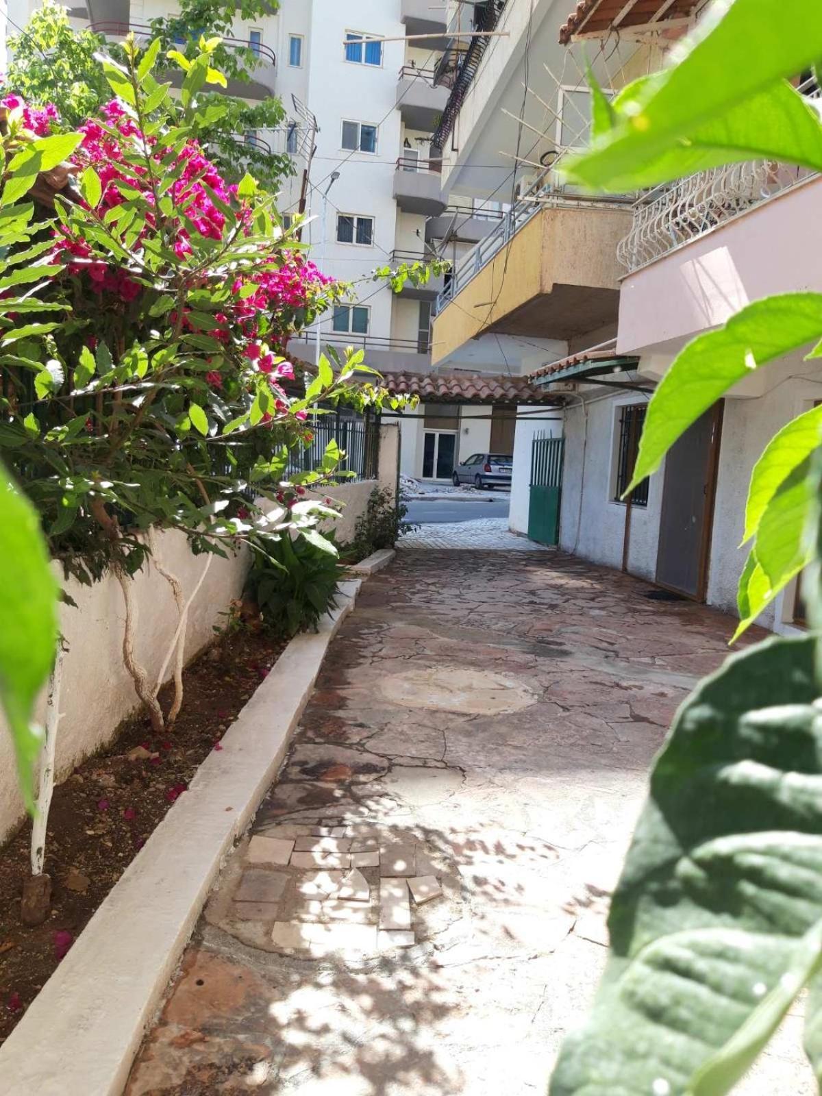 Gogo'S Sea Side Apartment Саранда Екстер'єр фото
